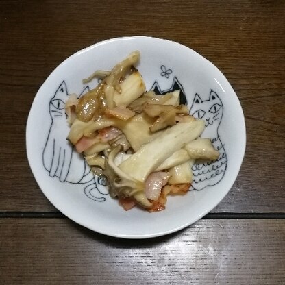 しめじの代わりに舞茸で作りました。バターとポン酢って合うんですね。とても美味しかったです。